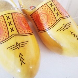 unbranded Shoes - Women's Painted Wooden Clogs unbranded Shoes - Women's Painted Wooden Clogs